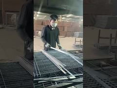 Rejilla de metal galvanizado sumergido en caliente 505 Rejilla de acero de barras dentadas