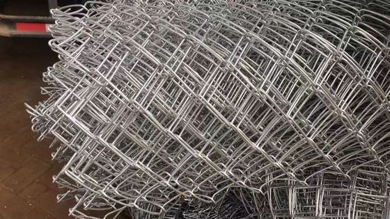 10 Guage Chain Link Wire Mesh Fence Galvanized Diamond Security Fencing