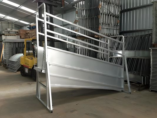 10' Height Adjustable Cattle Fence Panel Galvanized Cattle Loading Ramp With Sliding Gates