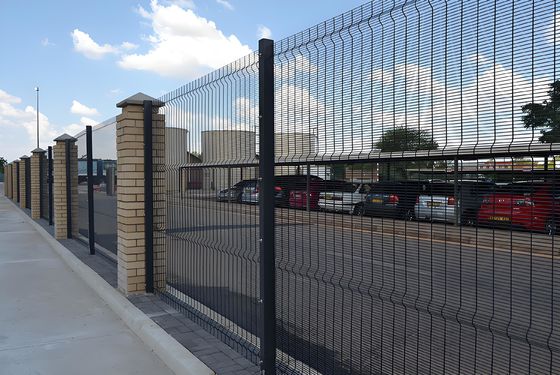 Black High Speed Galvanized Curvy Security 358 Fence PVC Anti Climb Security Fencing