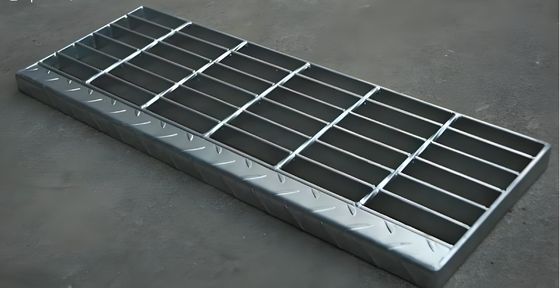 303 Walkway Channels Galvanized Safety Grating Non Slip Perforated Stair Treads Metal Grate