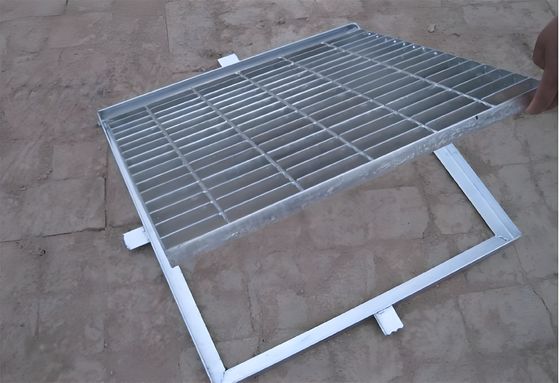 303 Walkway Channels Galvanized Safety Grating Non Slip Perforated Stair Treads Metal Grate