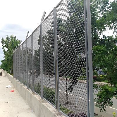 Heavy Duty Diamond Wire Mesh Fence 1.8M Expanded Metal Mesh Fencing For Exterior Railing