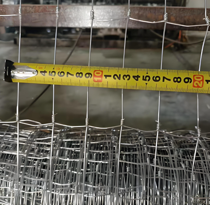 longitud fija galvanizada del rollo los 50m de la cerca de la granja de ganado del nudo de alta resistencia de 2.0m m para el rancho