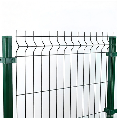 Panel de cerca de seguridad de malla de malla de 3D con revestimiento de PVC galvanizado de fácil ensamblaje 1.5M de altura 50x200mm Sistema de agujeros