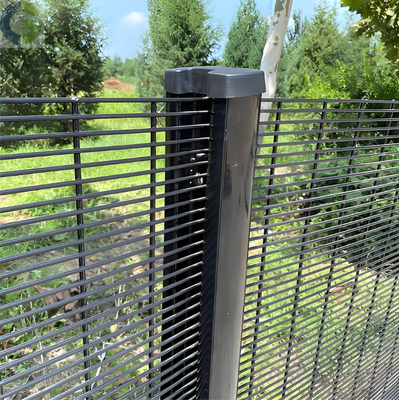 Valla de Seguridad Antiescalada Clearvu con Diseño de Visión Clara, Diámetro de Alambre de 4 mm y Altura de 2,4 m